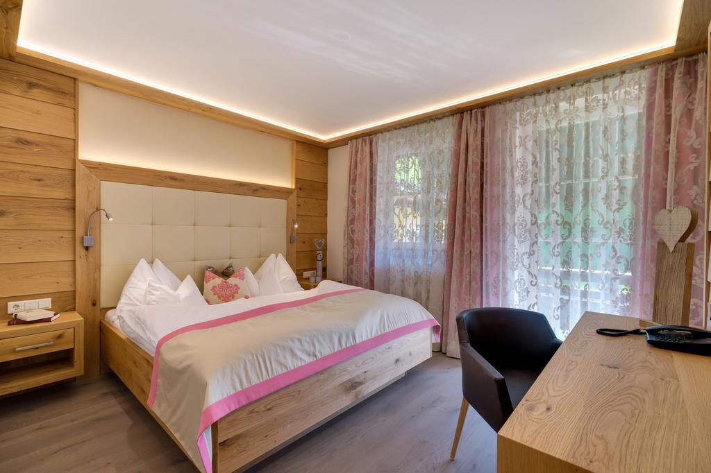 Hotel Fischerwirt Natur Waldspa Faistenau Quarto foto